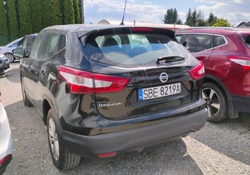 Nissan Qashqai II Crossover 1.2 DIG-T 115KM 2015 Nissan Qashqai 2015r, 1.2 Benzyna. Uszkodzony przod. Jezdzi. 1.2 Benzyna, zdjęcie 2