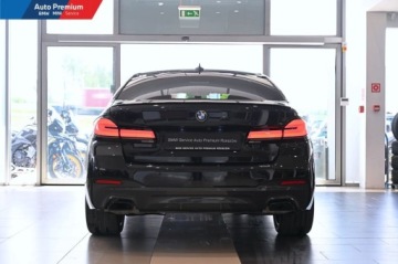 BMW Seria 5 G30-G31 Limuzyna Facelifting 3.0 540i 333KM 2022 BMW Seria 5 540i xDriveFV23Adaptacyjne Reflektory LEDM Pakiet Sportowy, zdjęcie 19