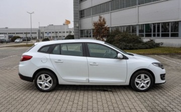 Renault Megane III Grandtour Facelifting 2013 Energy TCe 115KM 2015 Renault Megane 2015 r. Bezwypadkowy 1.2 Benzyna 115KM, zdjęcie 4