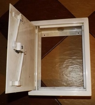 obudowa metalowa rozdzielnica skrzynka zamek klucz