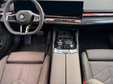 BMW Seria 5 G90-91 2025 BMW Seria 5 540d xDrive Sport Sedan 3.0 (303KM) 2025, zdjęcie 5