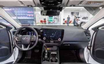 Lexus NX II SUV Facelifting 2.5 450h+ 309KM 2024 Lexus NX 450h Omotenashi AWD 2.5 Hybryda Plug-in 309KM, zdjęcie 5