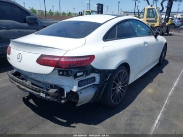 Mercedes Klasa E W213 2022 Mercedes-Benz Klasa E 2022 MERCEDES-BENZ E 450 3.0 Benzyna 362KM, zdjęcie 4