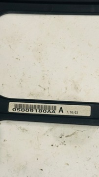 CHRYSLER VOYAGER 03R PANEL KONZOLA RÁMEČEK AUTORÁDIO Z ČIDLEM FACELIFT 05009180AA