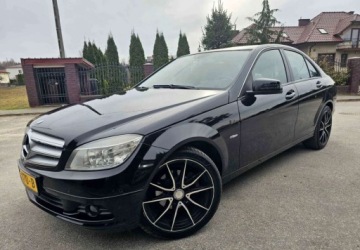 Mercedes Klasa C W204 Limuzyna 1.8 180 CGI BlueEFFICIENCY 156KM 2010 Mercedes-Benz Klasa C Mercedes-Benz Klasa C 180 CGI Automatik BlueEFFICIEN, zdjęcie 1