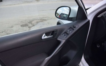 Volkswagen Tiguan I SUV 2.0 TDI CR DPF 170KM 2009 Volkswagen Tiguan 2.0TDI R-LINE 4x4 Navi Kamera 2 KPL ALU Oryginal Lakier, zdjęcie 24