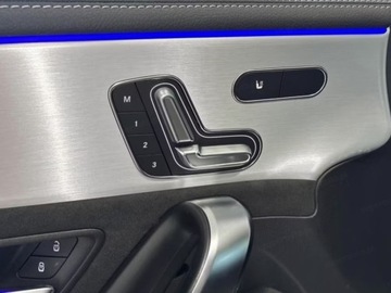 Mercedes CLA C118/X118 Coupe Facelifting 2.0 220 190KM 2025 MERCEDES-BENZ CLA 220 4-Matic AMG Line 2.0 (190KM) 2025, zdjęcie 12