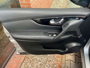 Nissan Qashqai II Crossover 1.2 DIG-T 115KM 2017 Nissan Qashqai 1.2 benzyna 115 KM 6 biegow panorama skora zarej w PL, zdjęcie 18