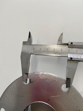 Металлический фланец на 6 винтов с головкой 6/4