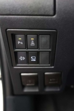 Toyota Hilux VIII Podwójna kabina Facelifting 2.8 D-4D 204KM 2023 Toyota Hilux 2.8 D-4D Double Cab Invincible 4x4 aut 2.8 Diesel 204KM, zdjęcie 23