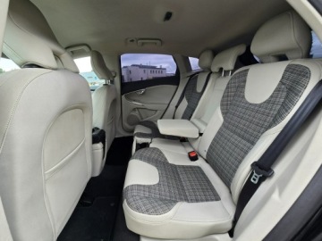 Volvo V40 II Hatchback Facelifting 2.0 D3 150KM 2016 Volvo V40 led RDesign Bezwypadkowy, zdjęcie 5