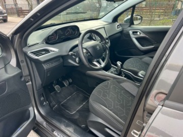 Peugeot 2008 I SUV Facelifting 1.2 PureTech 130KM 2017 Peugeot 2008 Style Nawigacja Klimatyzacja Parktronic El.szyby El.Lusterka, zdjęcie 4