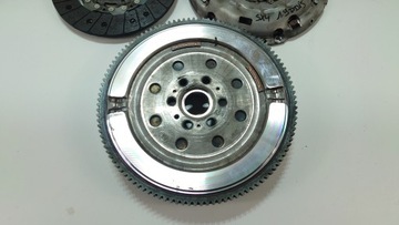 KOLO DVOUHMOTNÉ SPOJKA SUZUKI SX4 1.9 DDIS 415024110