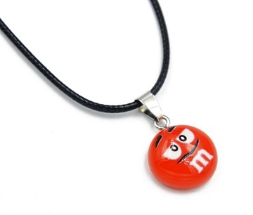 Wisiorek zawieszka M&M's + sznurek woskowany