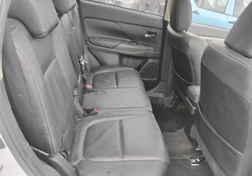 Mitsubishi Outlander III SUV 2.2 DOHC DI-D 150KM 2013 Mitsubishi Outlander 2013r, 2.3 DIESEL 4x4. Uszkodzony tyl i lekko przod., zdjęcie 8