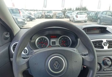 Renault Clio III Hatchback 5d 1.2 i 16V 75KM 2010 Renault Clio Renault Clio 1.1 Benzyna 75KM, zdjęcie 8