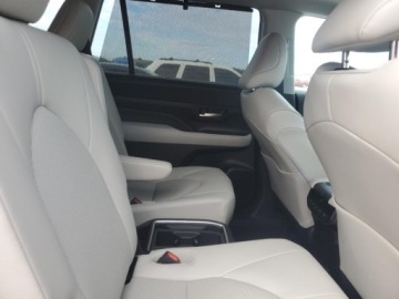 Toyota 2025 Toyota Grand Highlander 2025 r., 2,4 GRAND HIGHLANDER LE 2.4 Benzyna 262KM, zdjęcie 10