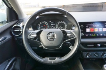 Skoda Fabia IV 1.0 MPI 80KM 2023 Skoda Fabia SalonPL, Kamera, Czuj. park., Klima, FrontLine Assist, Tempoma, zdjęcie 12