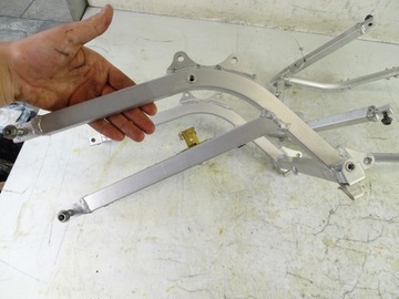 Suzuki GSXR GSX-R 600 SRAD Крепление на раму