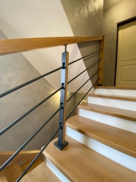 Деревянные лестницы, ступени, дубовые рейки балюстрады