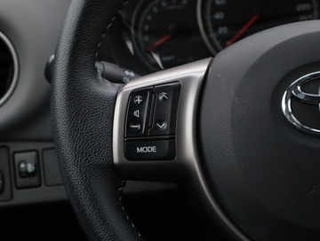 Toyota Yaris III Hatchback 5d Facelifting 1.33 Dual VVT-i 99KM 2015 Toyota Yaris 1.33 Dual VVT-i, Salon Polska, zdjęcie 14