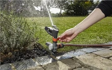 GARDENA Дождеватель с битером Premium на подставке