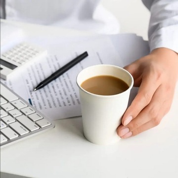 БУМАЖНЫЕ СТАКАНЫ ДЛЯ ГОРЯЧИХ И ХОЛОДНЫХ НАПИТКОВ + ОДНОРАЗОВЫЕ КРЫШКИ 250мл