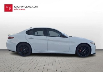 Alfa Romeo Giulia II Sedan Facelifting 2.0 Turbo 280KM 2021 Alfa Romeo Giulia 2.0 280KM 4x4 Q4 Czerwona Skora Kamera Szyberdach ElekrP, zdjęcie 5