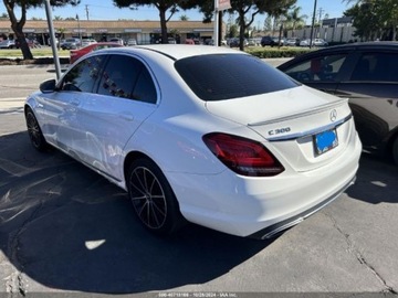 Mercedes Klasa C W205 2019 Mercedes-Benz Klasa C 2019 MERCEDES-BENZ C 300 2.0 Benzyna 255KM, zdjęcie 3