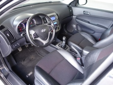Hyundai i30 I Hatchback 1.4 109KM 2010 Hyundai i30 1.4 Ben.110KM/FIFA Edition/Pół, zdjęcie 7