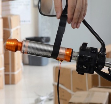 PODGRZEWANE UNIWERSALNE MANETKI MOTOCYKLOWE 12V