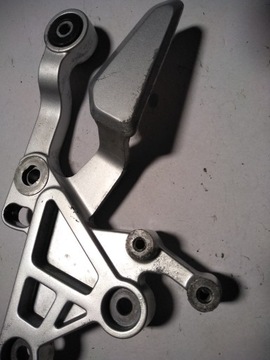 YAMAHA MT 125 16r set kierowcy prawy tłumika podnóżka