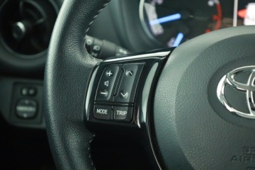 Toyota Yaris III Hatchback 5d Facelifting 2017 1.5 Dual VVT-iE 111KM 2018 Toyota Yaris 1.5 Dual VVT-i, Salon Polska, zdjęcie 11