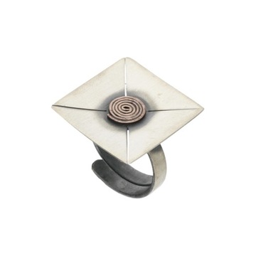 Srebrny pierścionek w stylu nowoczesnym 925