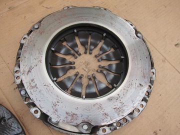 КОМПЛЕКТ ДВУМАССОВОГО КОЛЕСА RENAULT CLUTCH 1.2TCE
