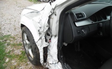 Volkswagen Passat B7 Variant 1.6 TDI CR DPF BlueMotion 105KM 2011 Volkswagen Passat 2011r, 1.6 TDI, Uszkodzony lewy bok, Pali. VAT 23 1.6, zdjęcie 20