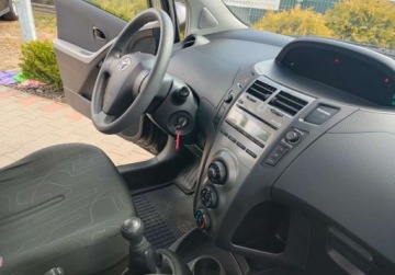 Toyota Yaris II Hatchback 5d 1.0 VVT-i 69KM 2010 Toyota Yaris ZADBANA Brak Korozji Klima Elektryka Gwarancja Benzyna, zdjęcie 21