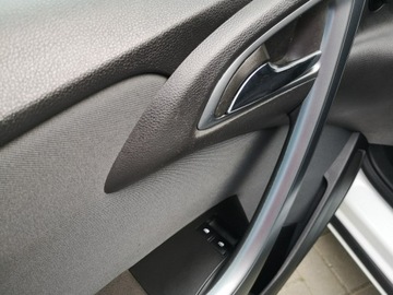 Opel Astra J Hatchback 5d 1.4 Turbo ECOTEC 120KM 2011 Opel Astra 14 16V 120 KM GTC Klima Parktronic, zdjęcie 10