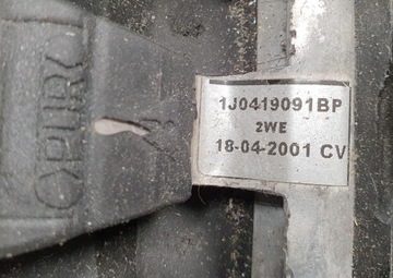 VOLANT DŘEVO ULOŽENÍ AIRBAG ŘIDIČE VW PASSAT B5 W8 3B7880201D