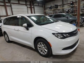 Chrysler Voyager V 2023 Chrysler Voyager 2023 r., 3,6L LX 3.6 Benzyna 287KM, zdjęcie 2