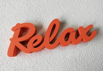 Надпись RELAX, объемные буквы, прикрепленные к стене или полке