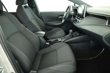 Toyota Corolla XII TS Kombi 1.8 Hybrid 122KM 2020 Toyota Corolla 1.8 Hybrid, Automat, Navi, Xenon, zdjęcie 6