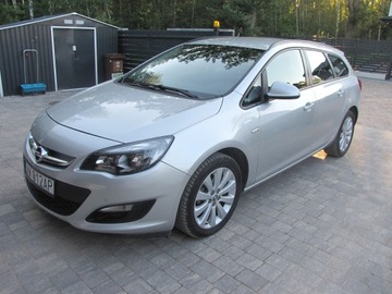 Opel Astra J Sports Tourer Facelifting 1.4 Turbo ECOTEC 140KM 2013 Opel Astra 2013 rok przebieg 85400km, zdjęcie 1