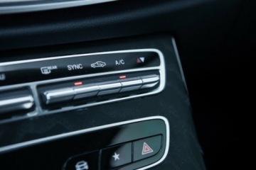 Mercedes Klasa E W213 Limuzyna Facelifting 2.0 E220d 194KM 2021 Mercedes-Benz Klasa E E220d 4 Matic AMG Salon Polska Autotrade Mercedes, zdjęcie 29