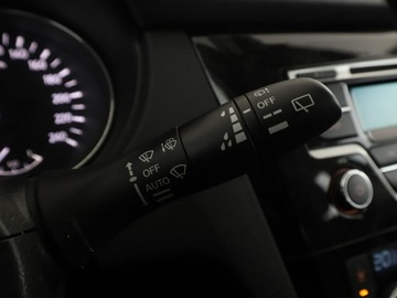 Nissan Qashqai II Crossover 1.6 DIG-T 163KM 2016 Nissan Qashqai klima auto czujniki parkowania hak, zdjęcie 26