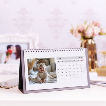 Конструктор фотокалендаря с фотографией на столе в подарок бабушкам и дедушкам