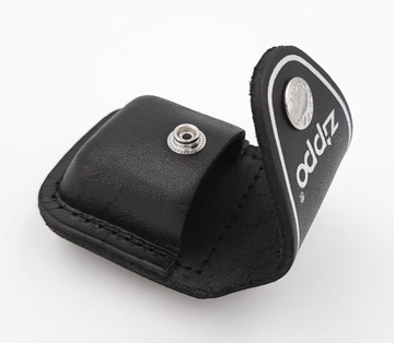 Чехол-футляр для зажигалки Zippo.