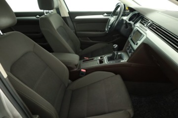 Volkswagen Passat B8 Variant 2.0 TDI 150KM 2015 VW Passat 2.0 TDI, Navi, Klima, Klimatronic, zdjęcie 6