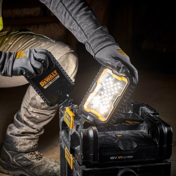 Коробка TOUGHSYSTEM со светодиодной аккумуляторной лампой 4000лм DeWALT DWST08061-1