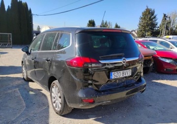 Opel Zafira C Tourer Facelifting 2.0 diesel 170KM 2018 Opel Zafira 2018r, 2.0 CDTI. Lekko uszkodzony tyl i przod. Jezdzi 2.0